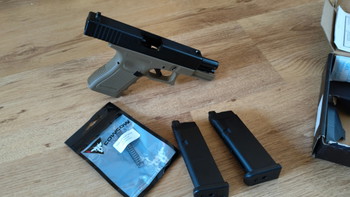 Image 2 for Glock 19 including 2 Magazines