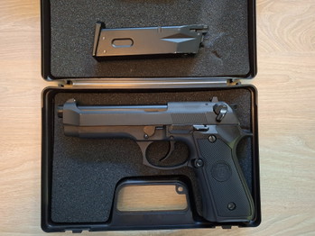 Zdjęcie 2 – WE M9 Full auto/ semi, zeer weinig gebruikt, incl. 1 fles Walther green gas, bio BB's, originele doos en hardcase
