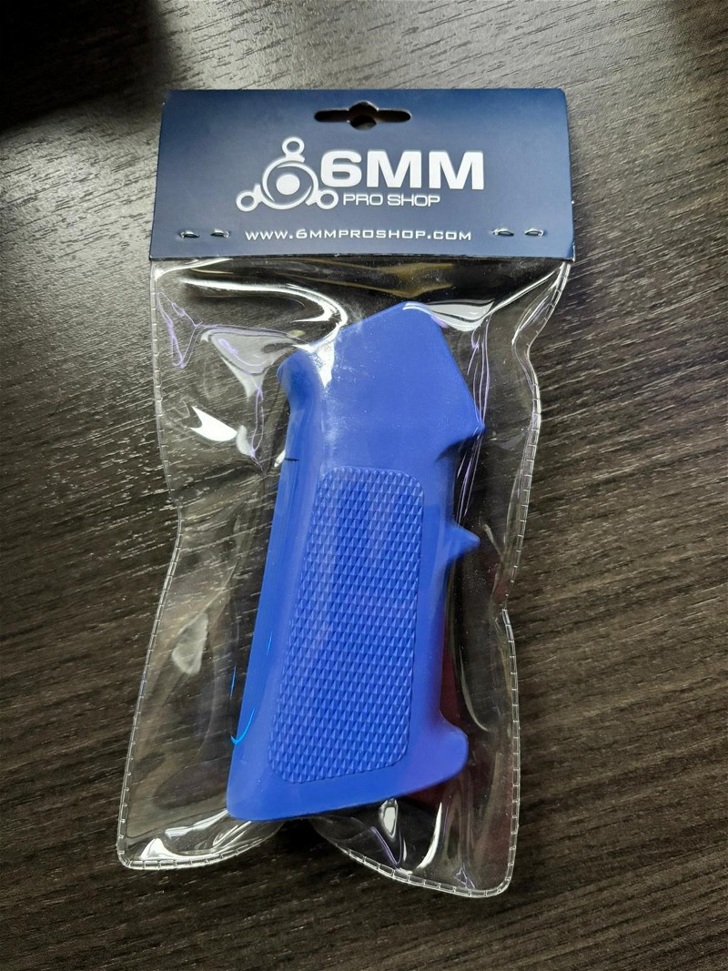 Afbeelding 1 van 6mm pro shop blue pistol grip for M4 GMR