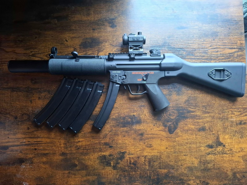 Image 1 for CYMA MP5 SD6 AEG met reddot